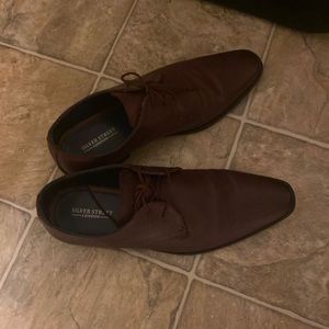 Like new reddish brown men’s leather oxfords !